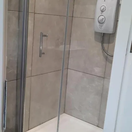 Private Bedsit At Newcastle Πανσιόν Γκάλγουεϊ