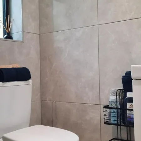 Private Bedsit At Newcastle Pensión