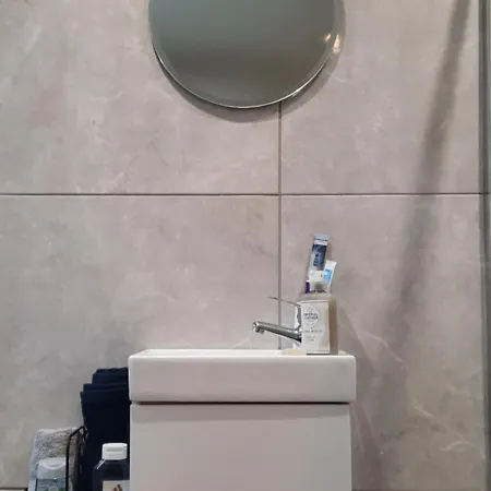 Private Bedsit At Newcastle בית הארחה *