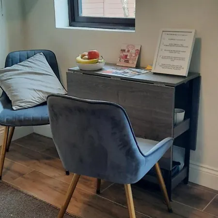 Private Bedsit At Newcastle 3* Γκάλγουεϊ
