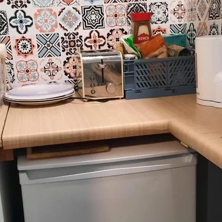 Private Bedsit At Newcastle Πανσιόν 3*