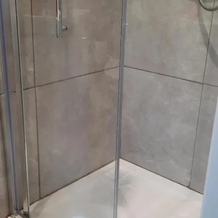 Private Bedsit At Newcastle Γκάλγουεϊ