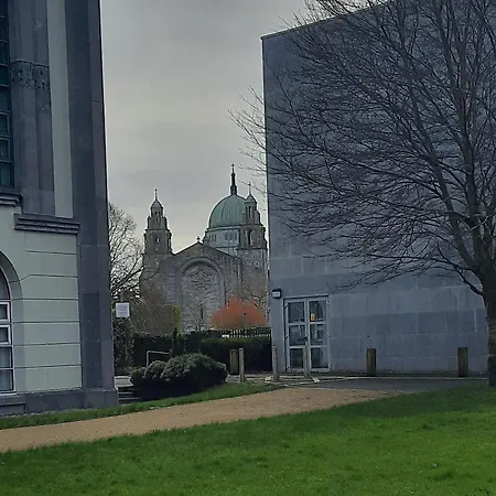 Private Bedsit At Newcastle 3* Galway